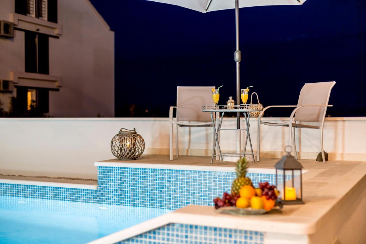 Luxury Villa Bello Horizonte With Swimming Pool Split Exterior foto