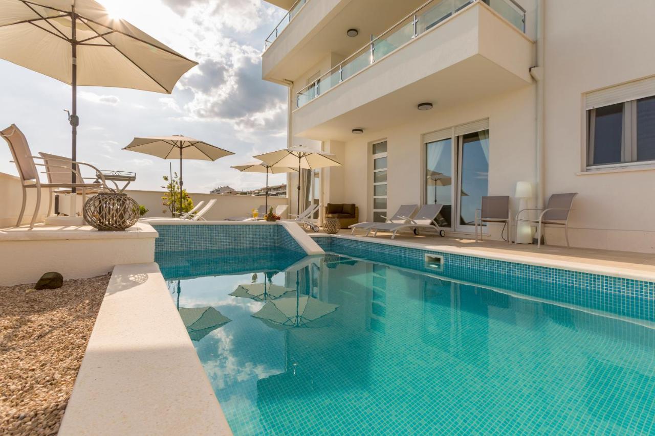 Luxury Villa Bello Horizonte With Swimming Pool Split Exterior foto